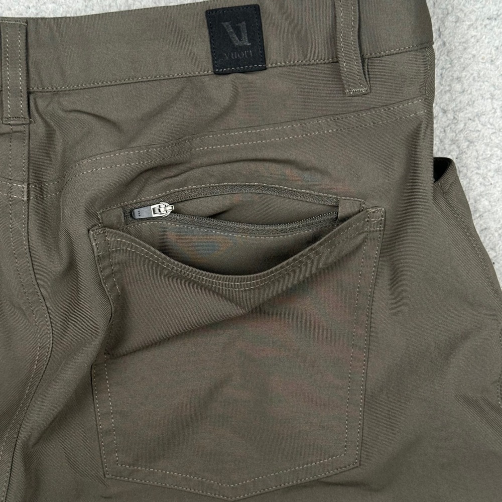 Vuori Meta Pant Mens 31x30 Dark Oregano Athletic Slim Stretch Tech Chino Travel - Picture 7 of 16